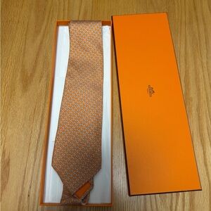 🚩steal authentic Hermes Orange Patterned Silk Tie